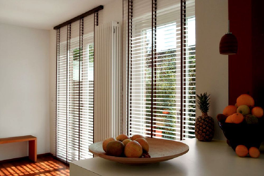 Горизонтальные жалюзи на окна