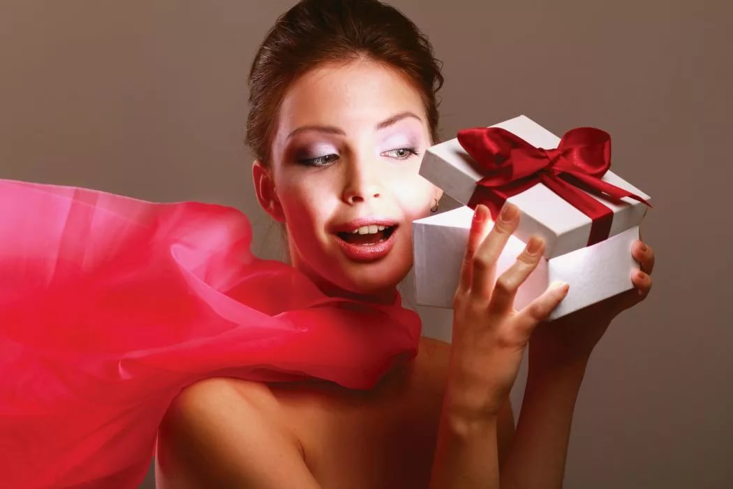 Романтический вечер с оригинальной доставкой подарка