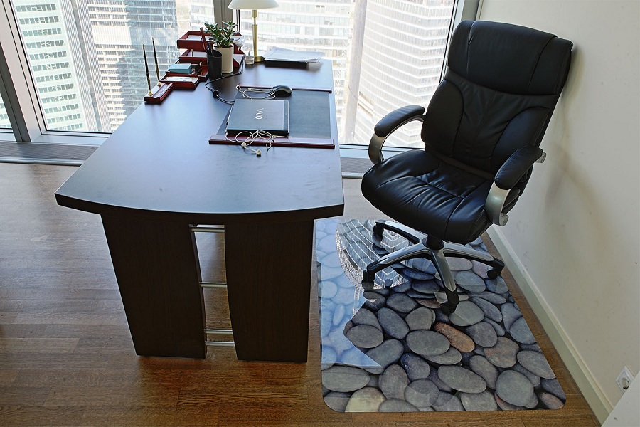 Зачем нужен защитный коврик под кресло и как его выбрать