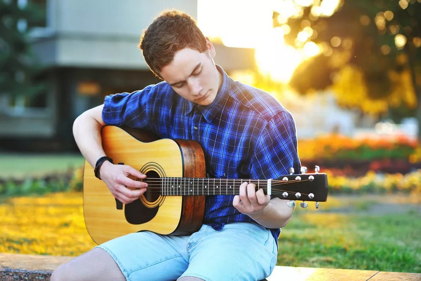 Легкие песни на гитаре – вечная классика исполнения