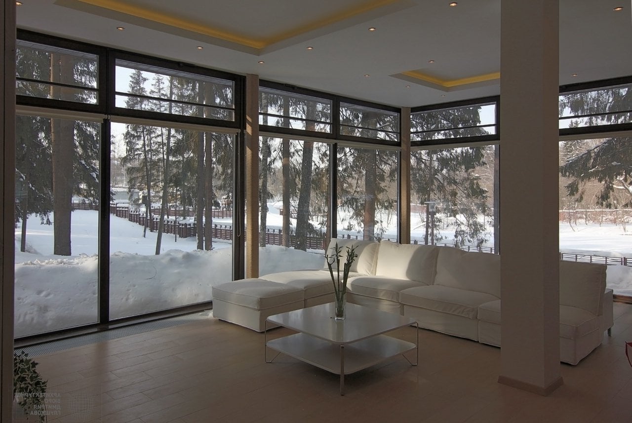 Дома с панорамным остеклением – за и против