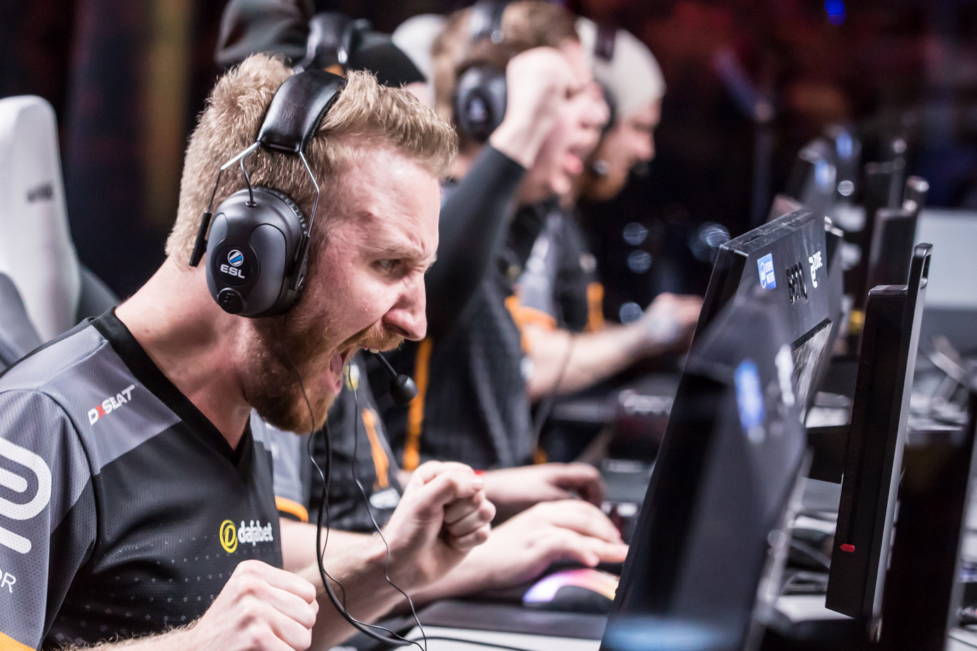 Как делать ставки на киберспорт