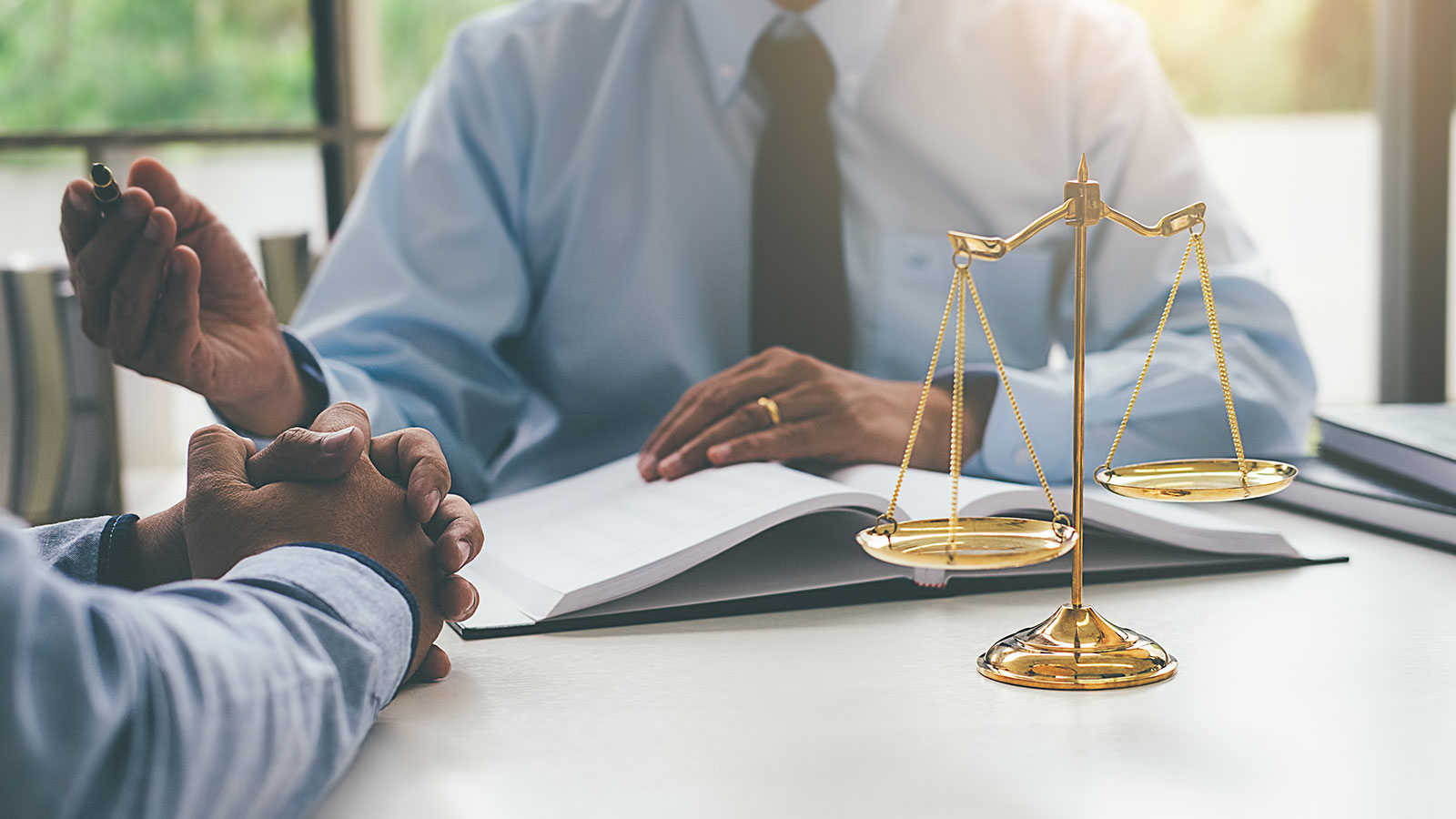 В каких ситуациях может понадобиться помощь юриста