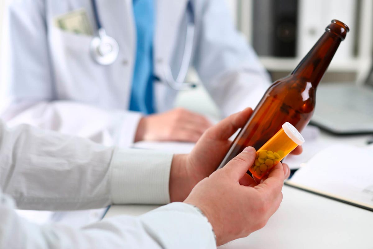 Алкоголизм - серьезное заболевание, которое требует профессионального лечения. Часто для успешного преодоления алкогольной зависимости пациенты обращаются в специализированные клиники. В этой статье мы рассмотрим методы и этапы лечения алкоголизма в клинике.