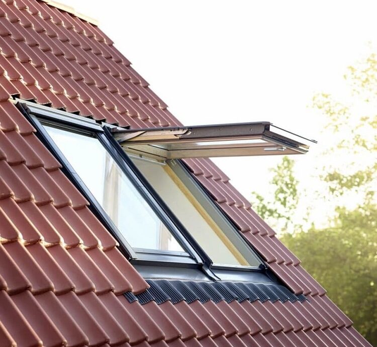 Особенности выбора мансардных окон