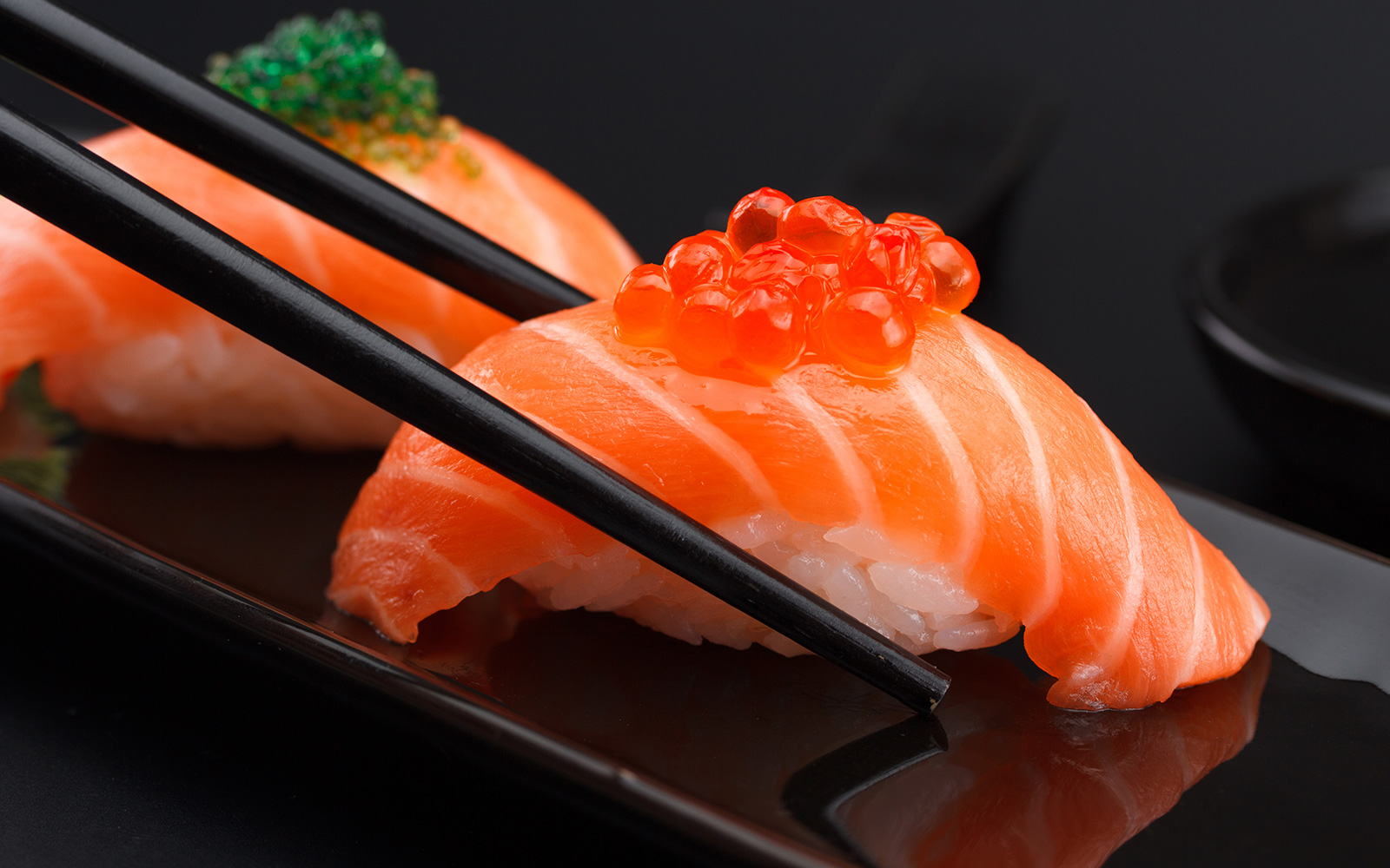 Заказ суши и роллов на застолья: популярный выбор для многих