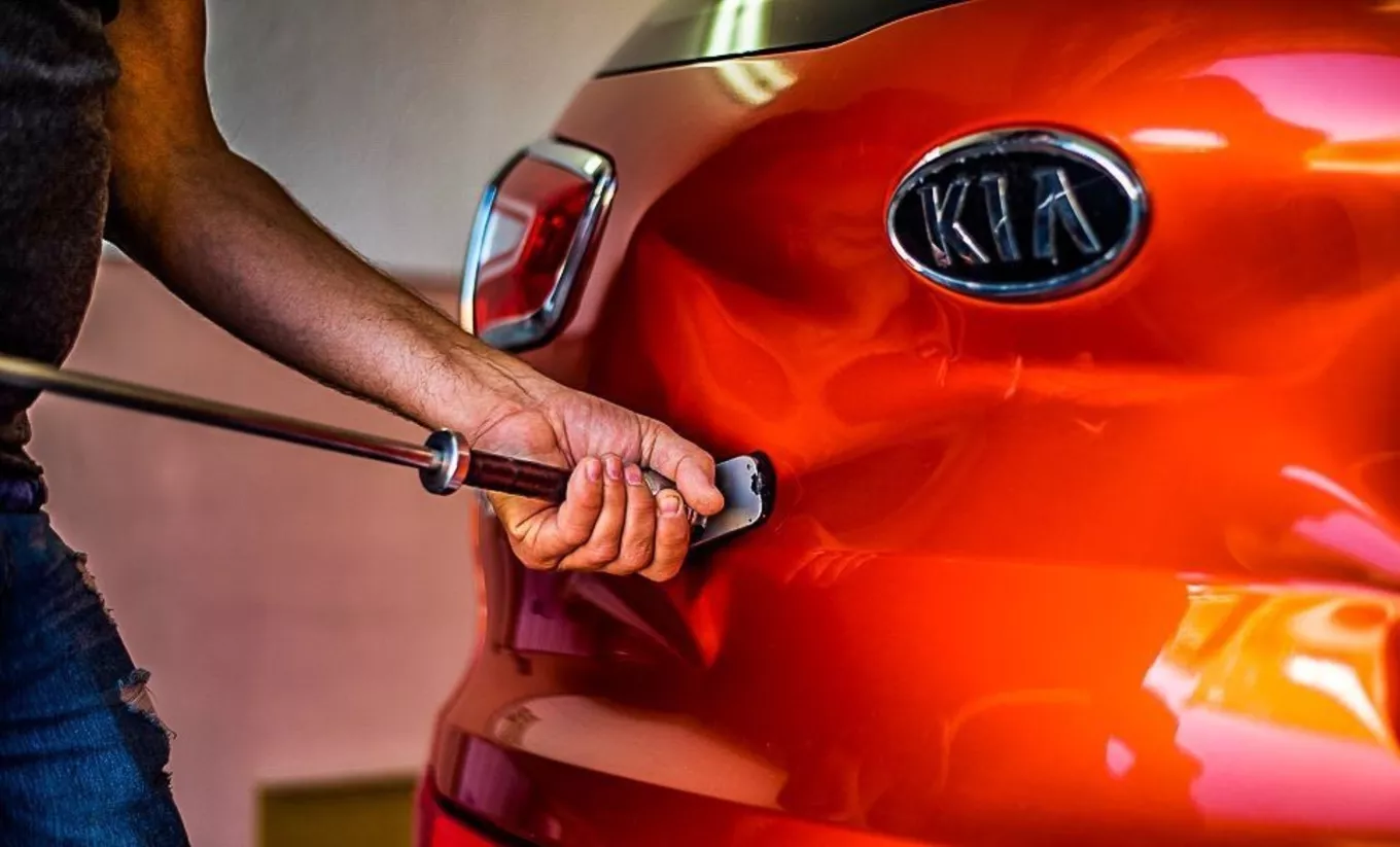 Как производится удаление вмятин без покраски?