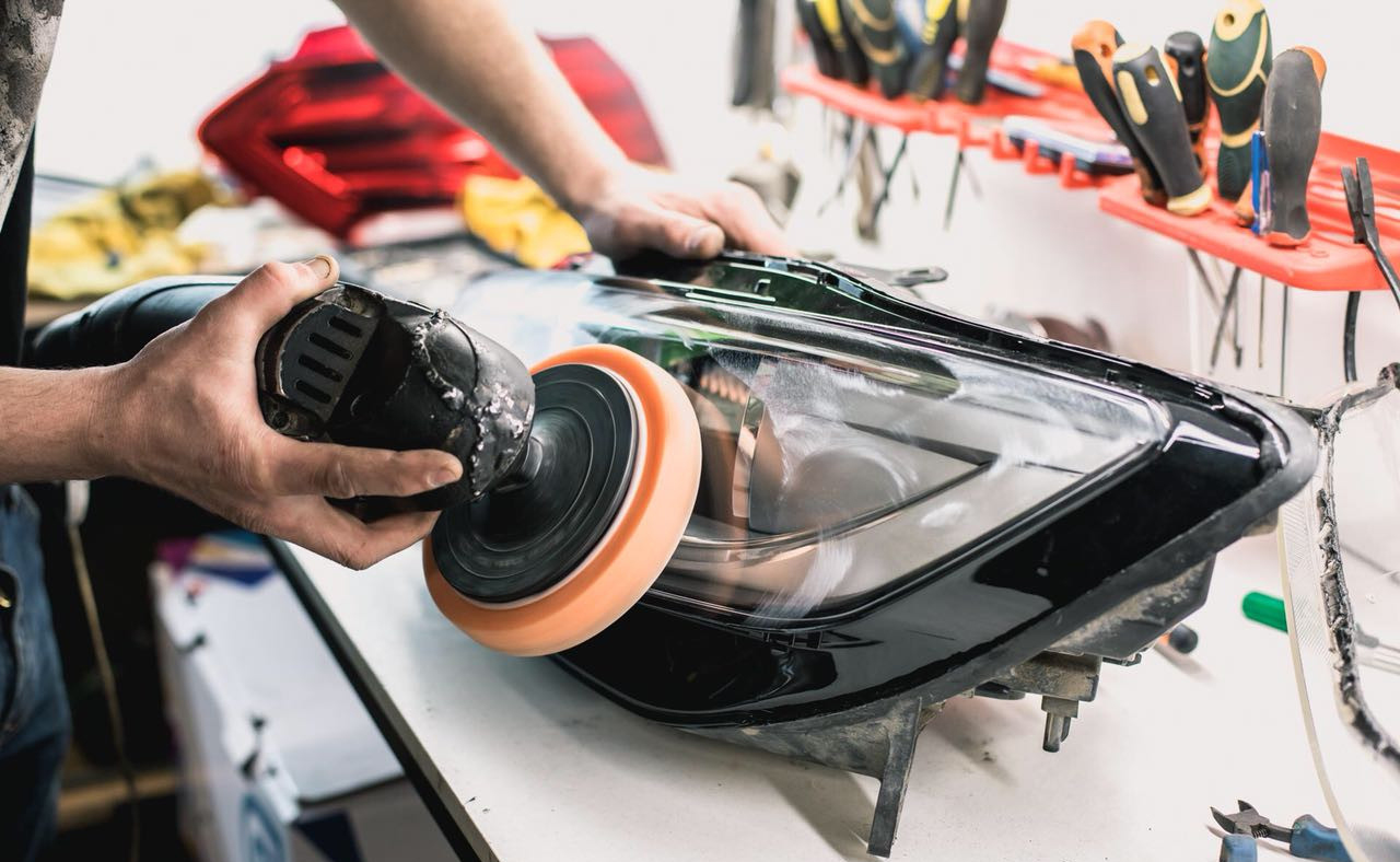 Ремонт и восстановление автомобильных фар: взгляд в мир профессионального обслуживания