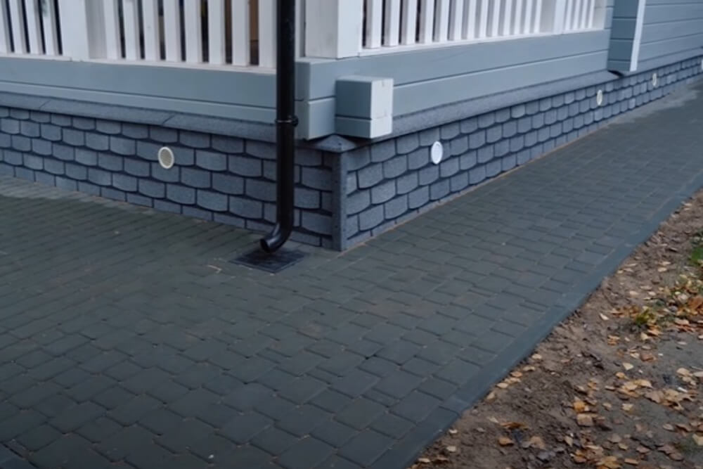 Отмостка дома: зачем она нужна и как правильно её устроить