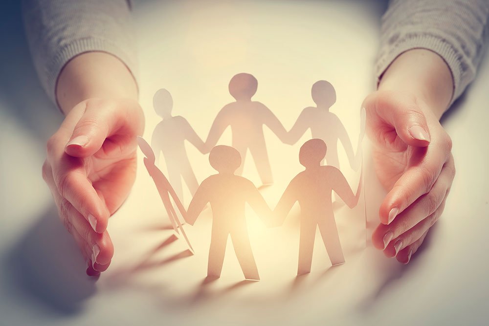 Какую роль играют меценаты и волонтеры в помощи детям сиротам?