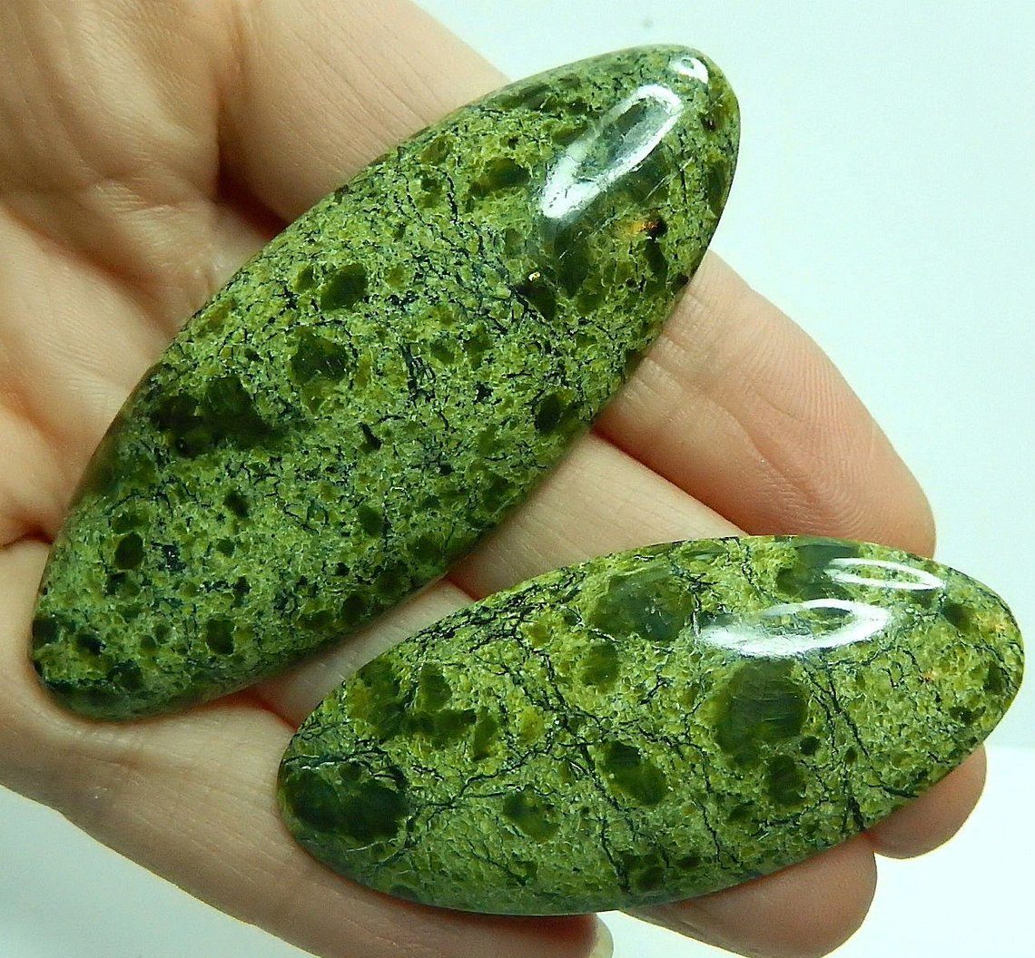 Камень змеевик: в чем секрет его популярности?