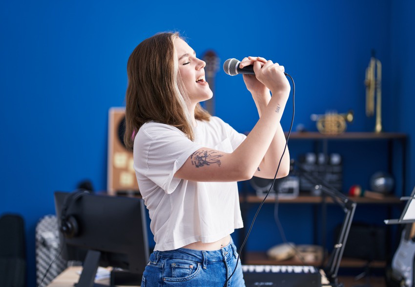 Можно ли взрослому научиться петь? Советы, как развить голос и музыкальный слух