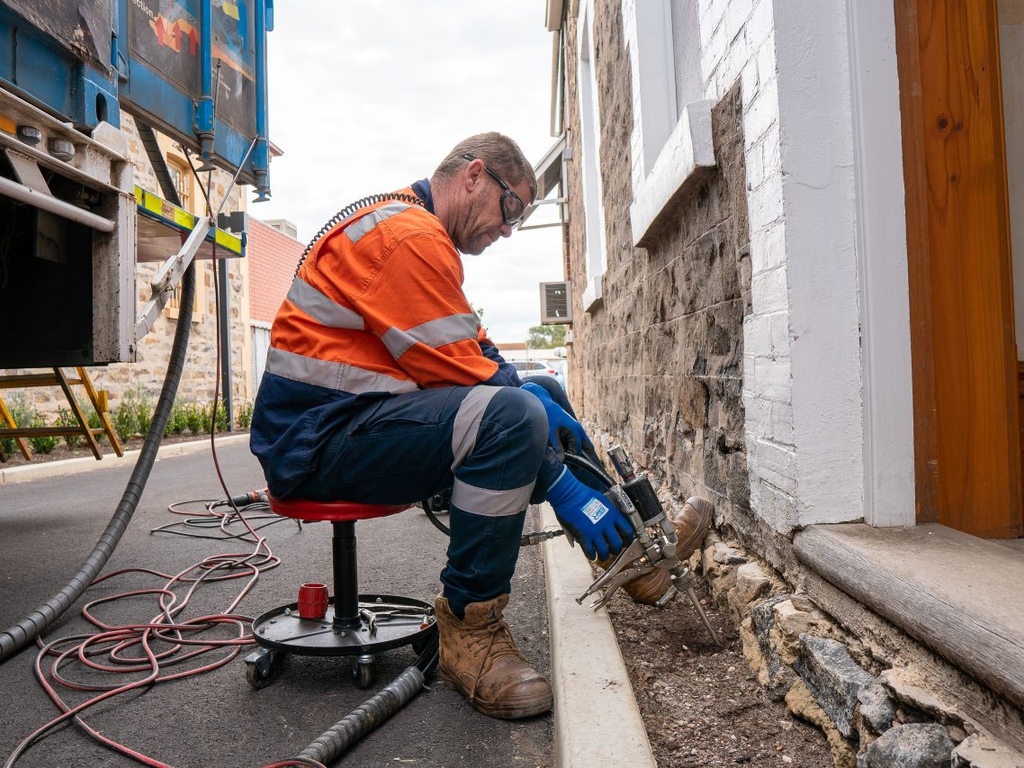 Как происходит ликвидация просадки фундамента