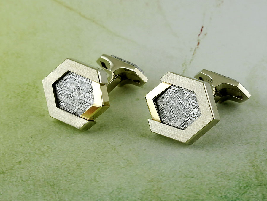 ЗАПОНКИ С ИНИЦИАЛАМИ ДЛЯ МУЖЧИНЫ: КОГДА ЗВЕЗДЫ СТАНОВЯТСЯ БЛИЖЕ