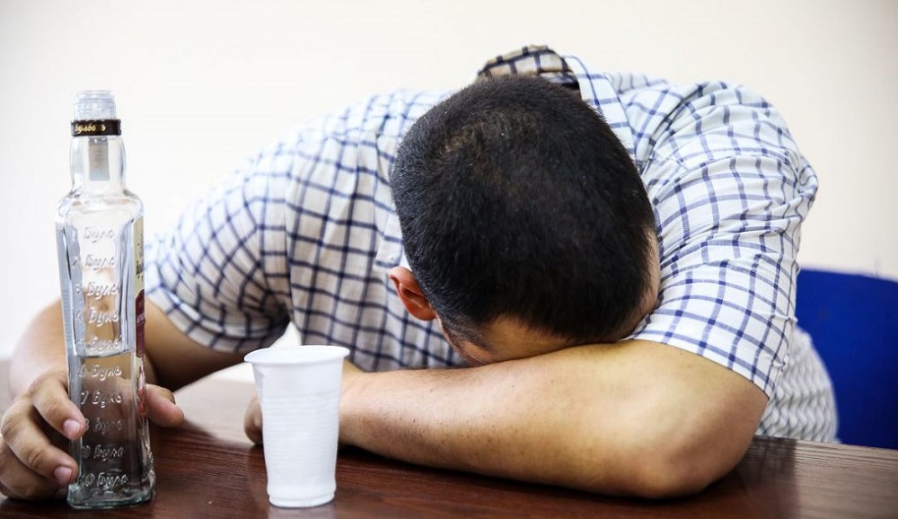 Как распознать признаки зависимости: первые сигналы алкоголизма и наркомании