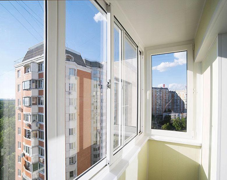 Остекление балкона: виды, материалы и преимущества
