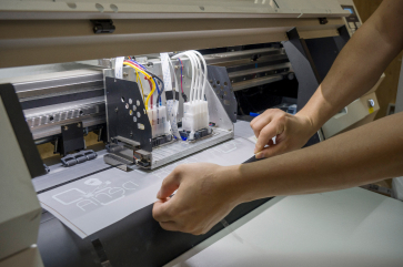 Креативные возможности DTF‑печати: нестандартные поверхности и изделия