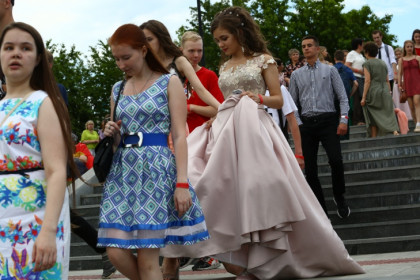 В чем идти на выпускной-2024 – стилист из Новосибирска дала совет