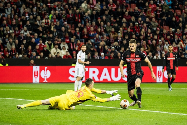 Кокорин забил «Бетису», Лунев не пропустил от «Байера», осечки «Ливерпуля» и «Ромы». Дайджест ЛЕ и ЛК