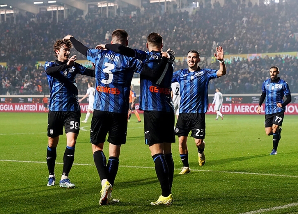 Миранчук помог с двумя голами «Аталанты». А вратарь дважды взял один и тот же пенальти