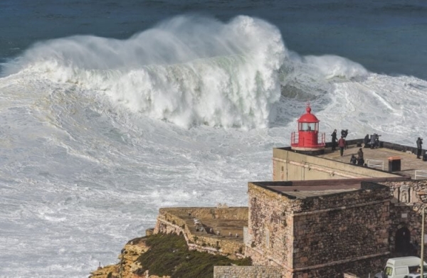 Самая большая волна поднялась на высоту 524 метров: что она сделала с людьми? - Hi-News.ru