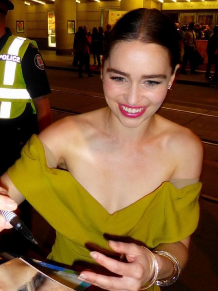 Звезда "Игры престолов" Эмилия Кларк призналась в попытке кражи