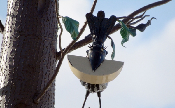 Сказочное дерево с часами смастерили в колонии осужденные