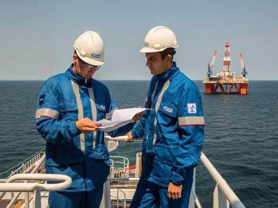 Как снять промышленность с нефтяной иглы: двойные стандарты экономики