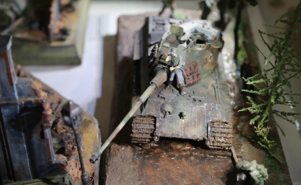 &laquo;Как настоящие&raquo;: 600 мини-танков и самолетов удивили новосибирцев