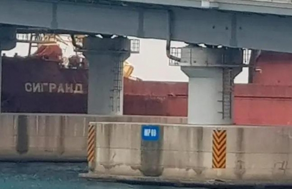 Российский грузовой корабль с пьяным капитаном на борту врезался в автомост в Пусане
