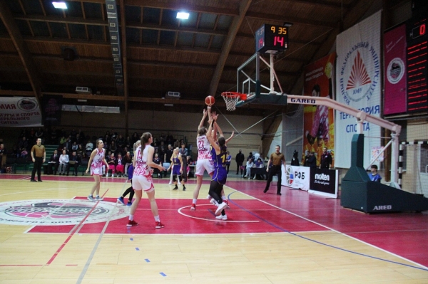 БК «Ростов-Дон» в первой встрече уверенно победил вологодских баскетболисток