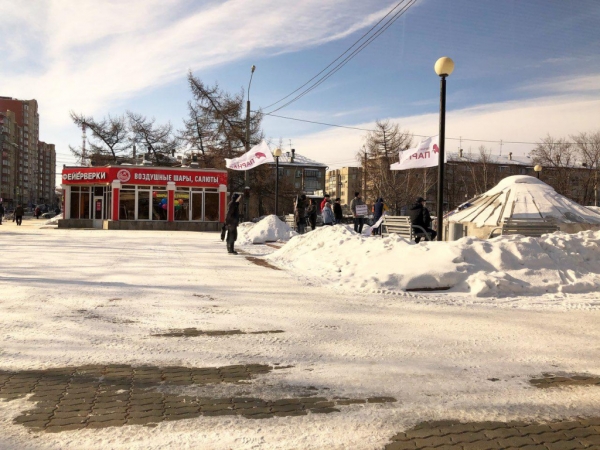 Акция в память Немцова собрала в Челябинске 35 человек