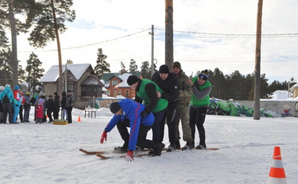 Пенсионер-гиревик дал жару на празднике в Бердске