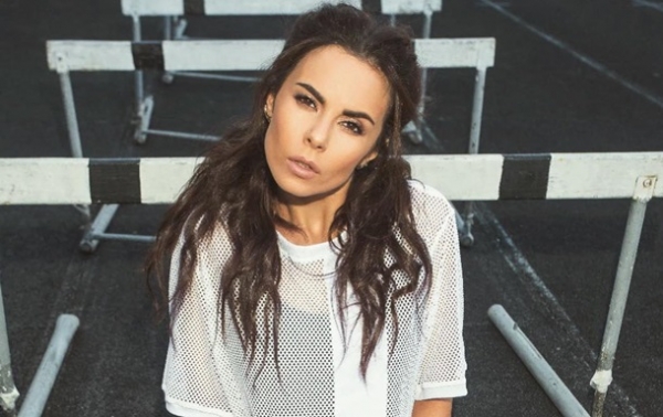 Каменских полностью обнажилась для фото