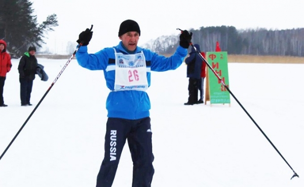 Пенсионеры из Ордынки устроили лыжные гонки