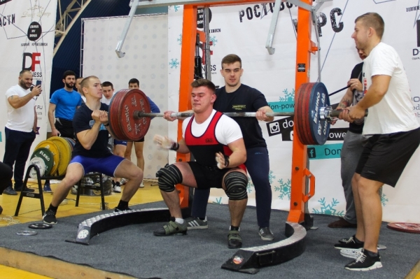 В Ростове-на-Дону прошел открытый турнир &laquo;Южный Форпост&raquo; по пауэрлифтингу