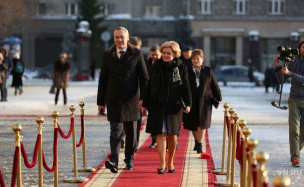 Звезды театрального марафона прошли по красной дорожке НОВАТ