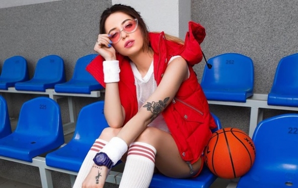 Дорофеева в образе "гопника" вызвала споры в сети