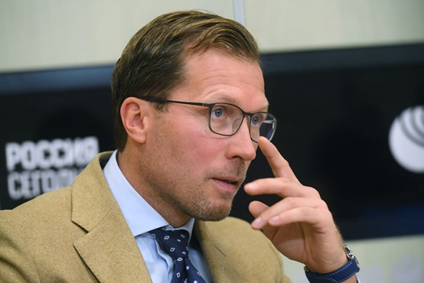 «Я уважаю президента. Хотел показать всем, что люблю Россию». Наш двоеборец написал на перчатке V.V.Putin