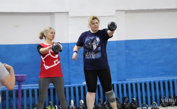 К занятиям фитнесом приобщают женщин из Чистоозерного