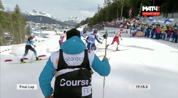 В финале лыжного спринта все вдруг остановились. Видели такое?