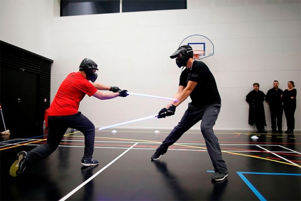 Сражения на световых мечах из «Звездных войн» – новый спорт. Он должен привести молодежь в фехтование