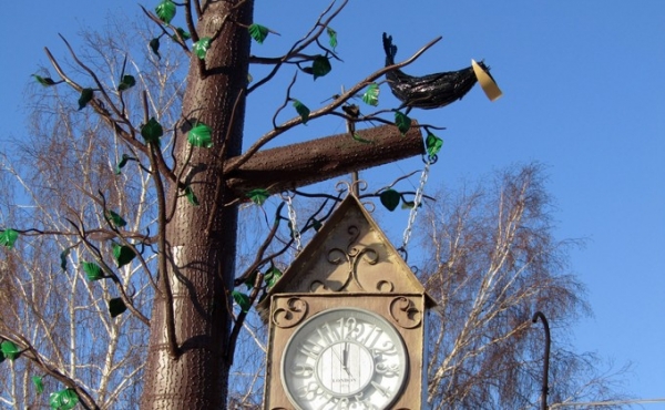 Сказочное дерево с часами смастерили в колонии осужденные