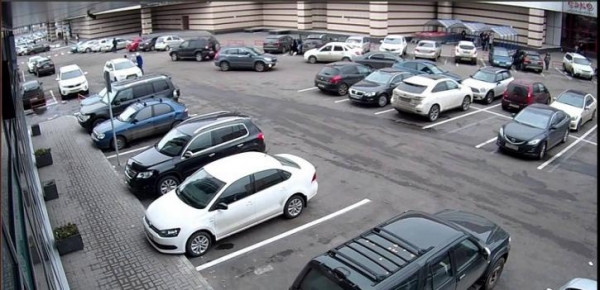 Украсть за 60 секунд: В Ростовской области автомобильные воры попали на видео