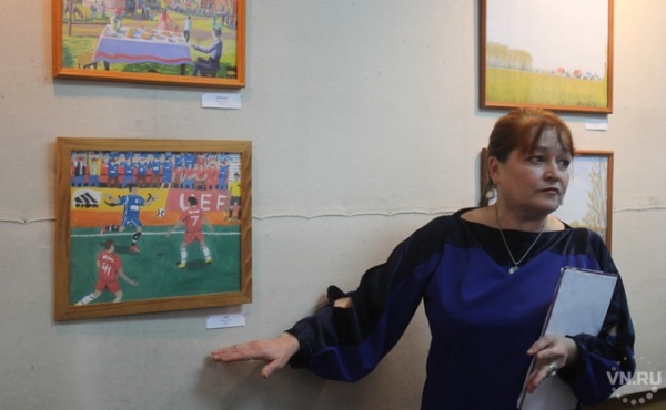 Картины без черного цвета ногами рисует художник из Куйбышева