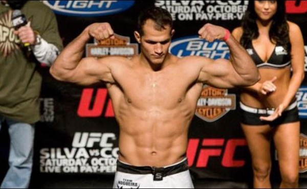 Бой MMA Деррик Льюис &ndash; Джуниор Дос Сантос: где и во сколько смотреть по ТВ