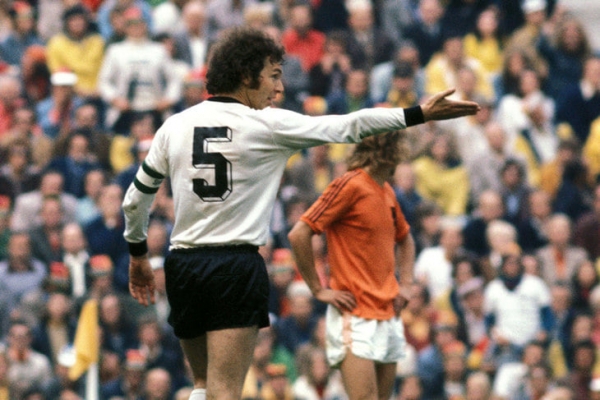 Номера на футболках важнее имен. Игроки берут их в честь кумиров детства и добавляют в названия брендов