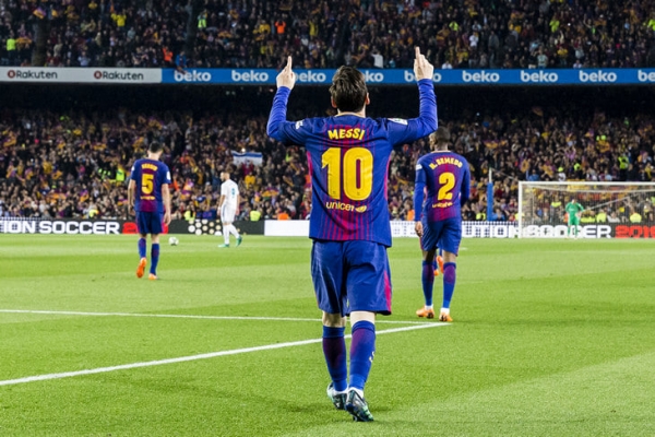 Номера на футболках важнее имен. Игроки берут их в честь кумиров детства и добавляют в названия брендов