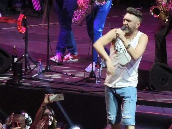 Шнуров написал стих о завышенных тарифах ЖКХ