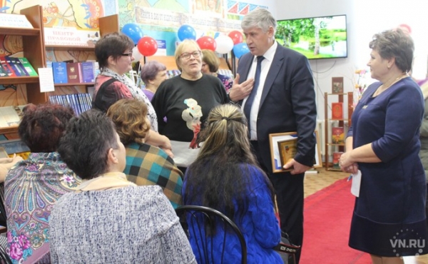 Собрание книг на 1,5 миллиона подарил здвинчанам директор издательства